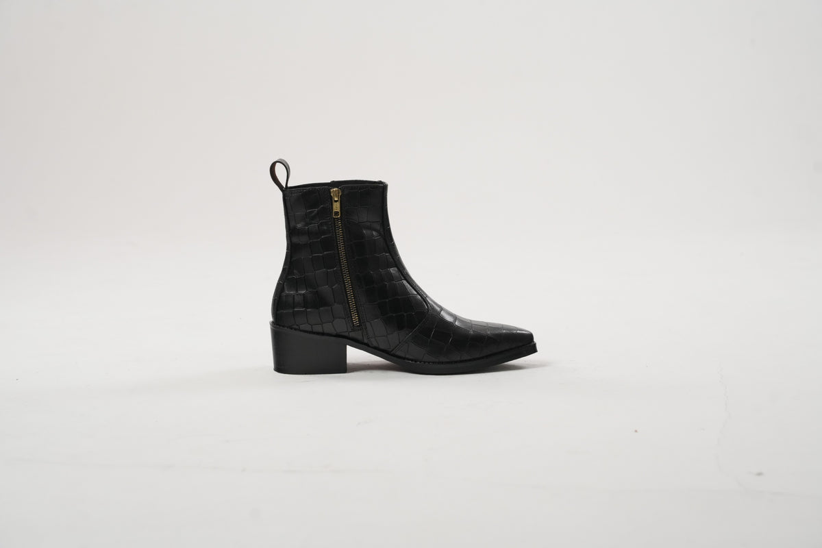 Onyx Gavial Boots