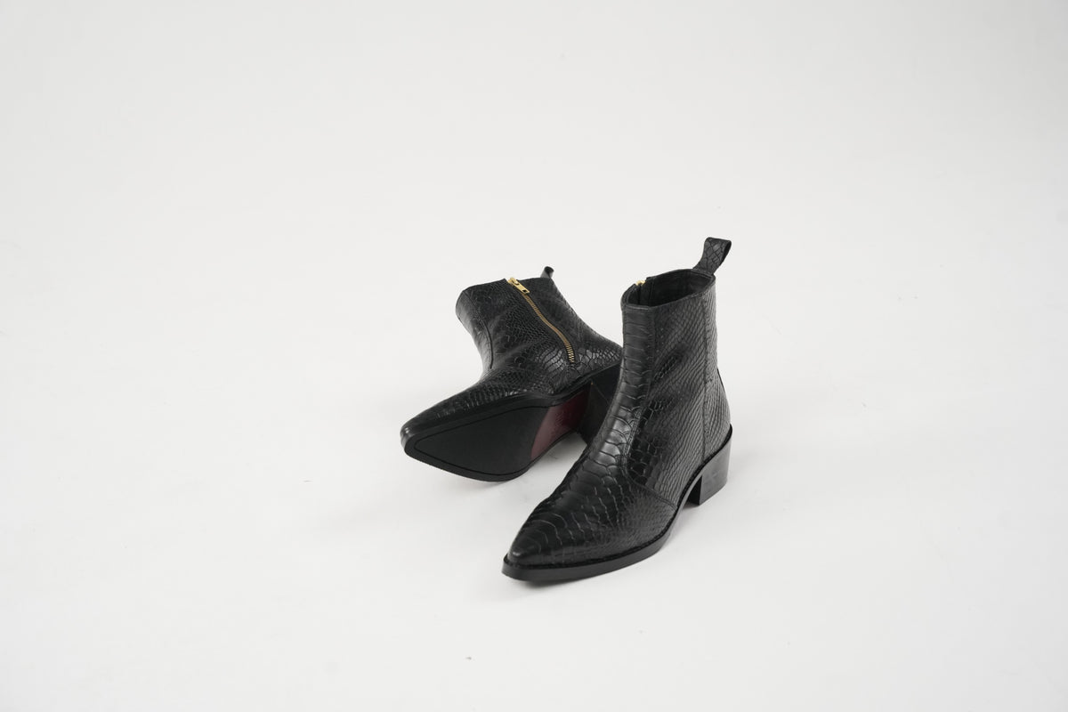 Onyx Mamba Boots